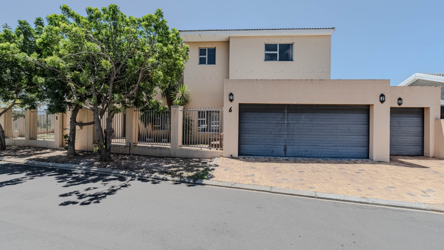 6 Bedroom Property for Sale in Vredekloof Heights Western Cape